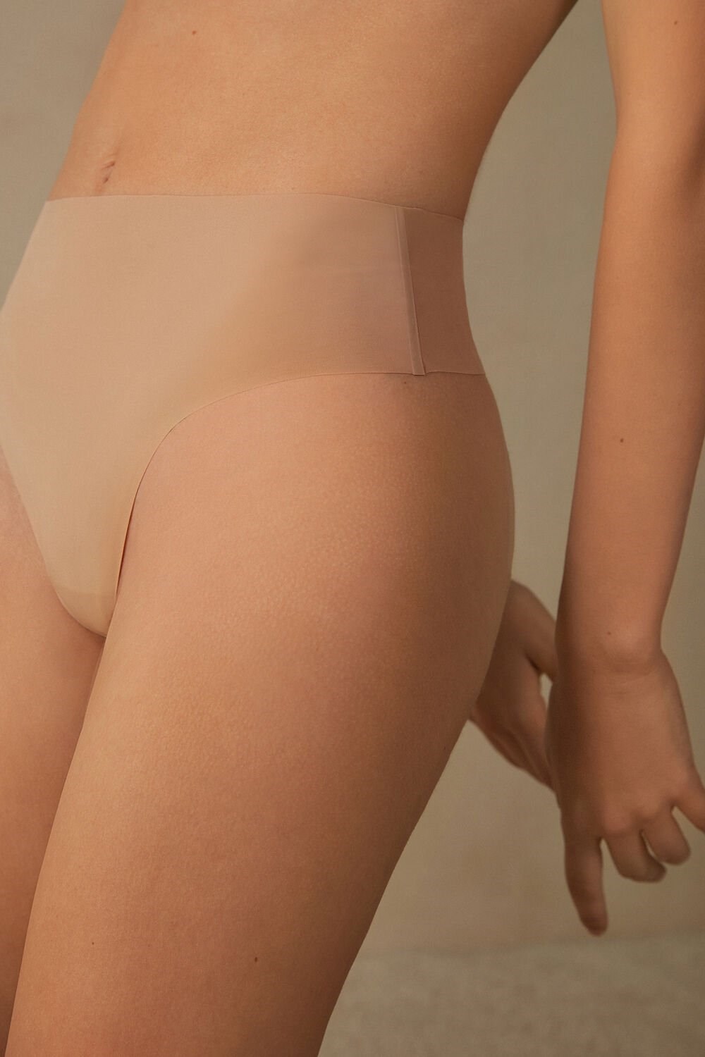 Intimissimi High Waist Thong in Seamless Ultralight Microfiber Natural - 044 - Soft Beige | 2915EBJKY