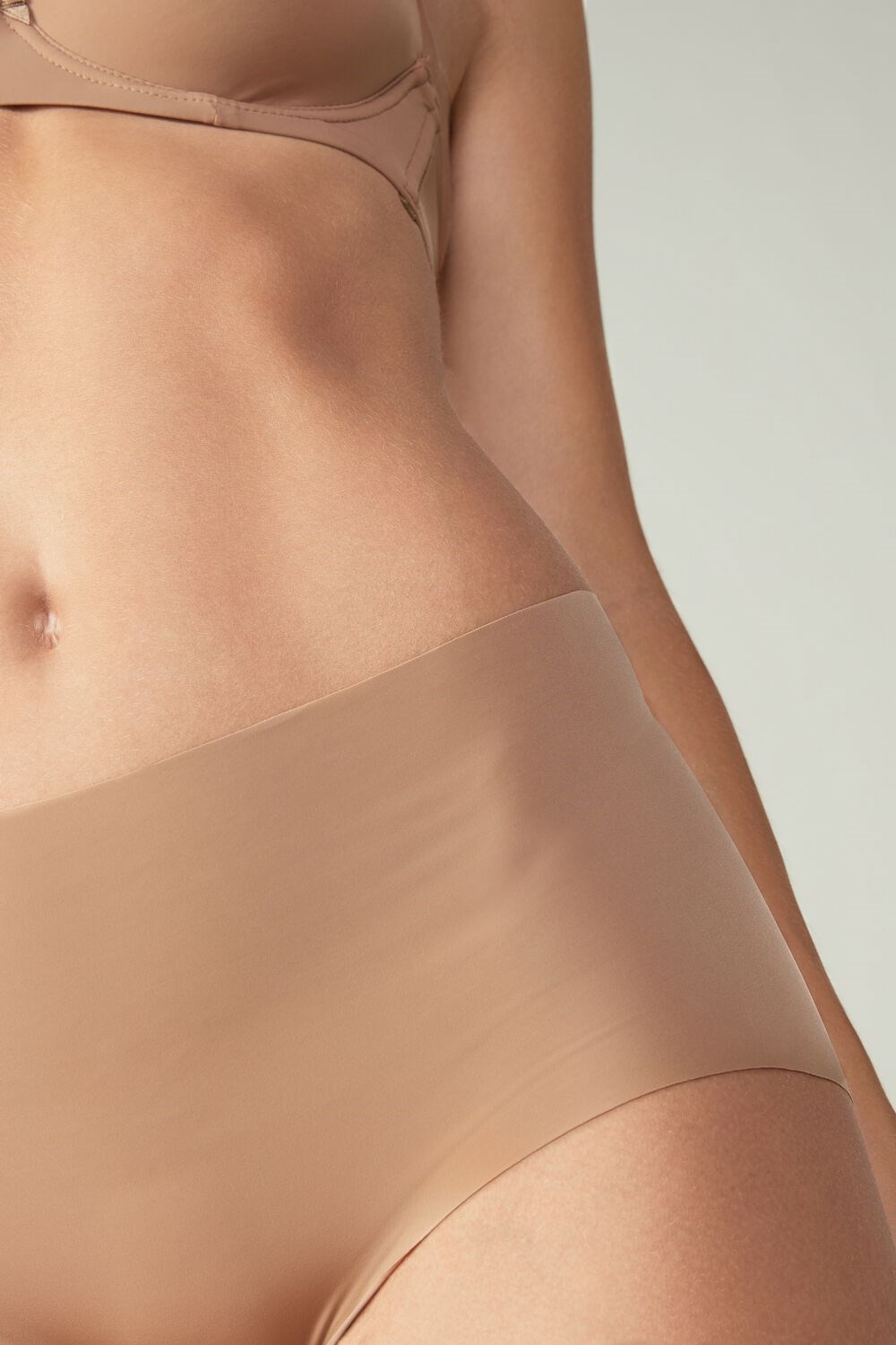 Intimissimi Seamless Microfiber Hipster Natural - 417i - Medium Beige | 3982VIMTO