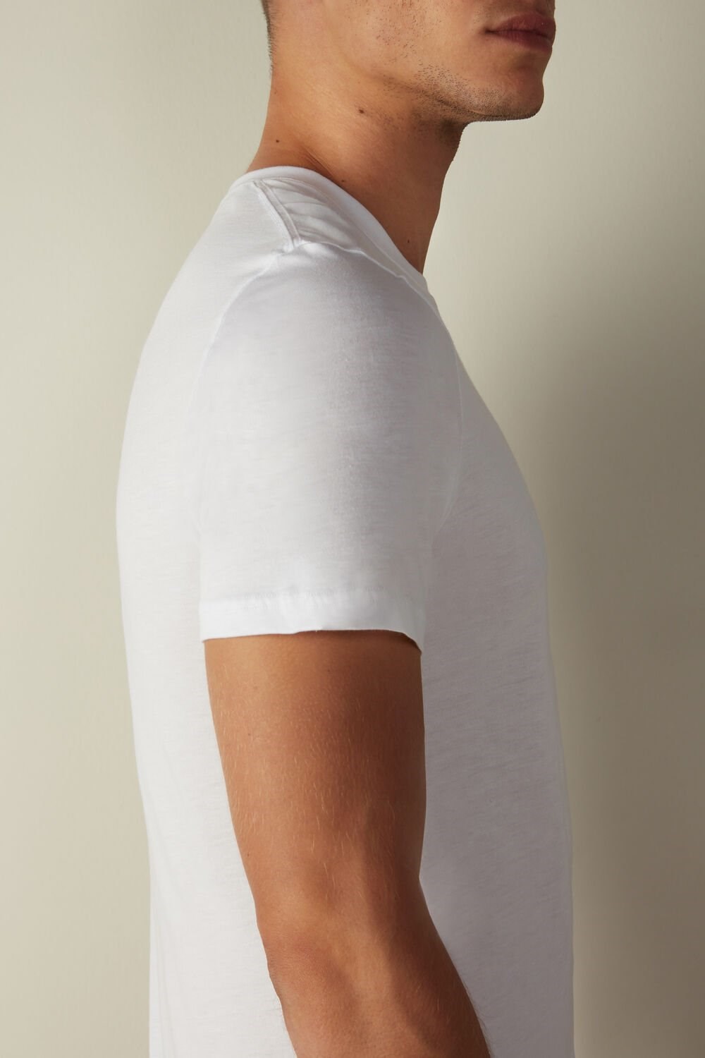 Intimissimi Short Sleeve Crew Neck T Shirt in Supima® Cotton White - 001 - White | 9402HUZMG