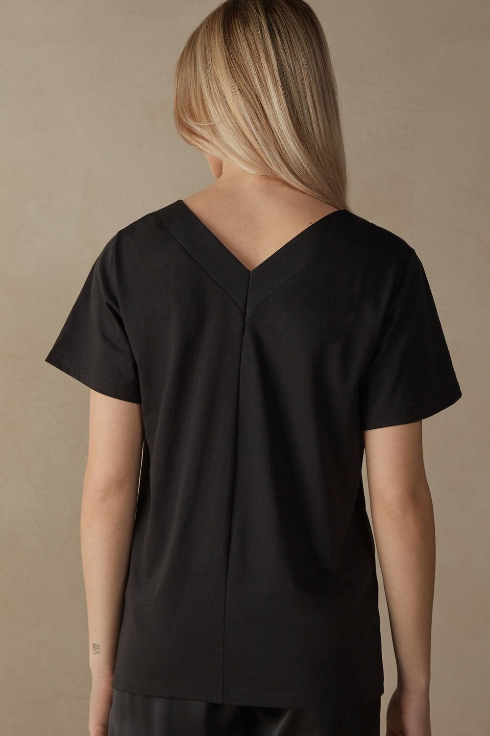 Intimissimi Short Sleeve V-neck Top in Supima® Ultrafresh Cotton Black - 019 - Black | 5931JCTIH