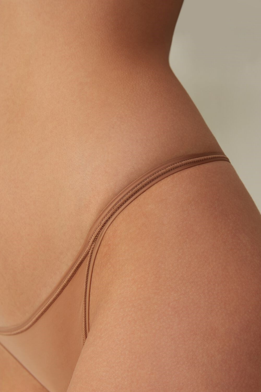 Intimissimi Thong with Ultralight Microfiber Straps Natural - 417i - Medium Beige | 5634CKMJT