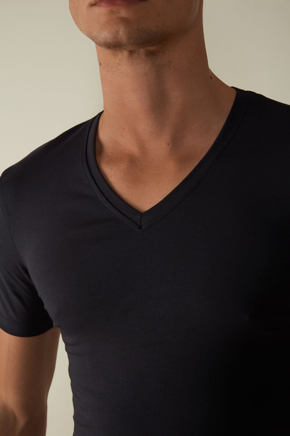 Intimissimi V-neck T-shirt in Stretch Supima® Cotton Blue - 800 - Midnight Blue | 5936NZBQF