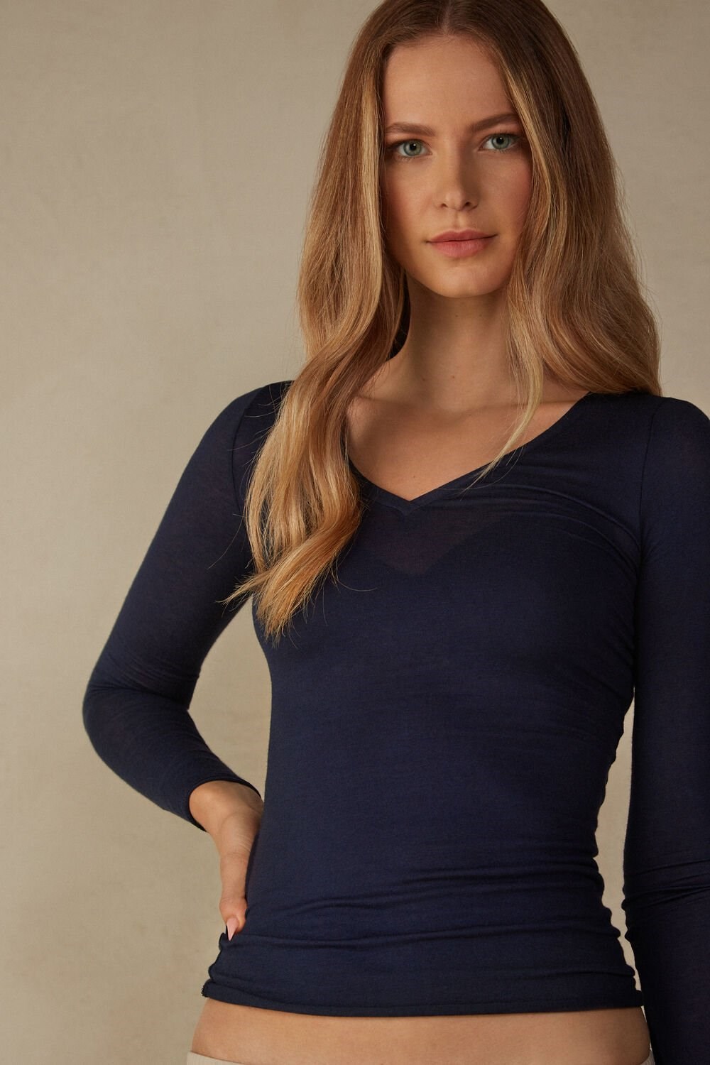 Intimissimi V-neck top in Modal Ultralight with Cashmere Blue - 1467 - Intense Blue | 8073WEGOL